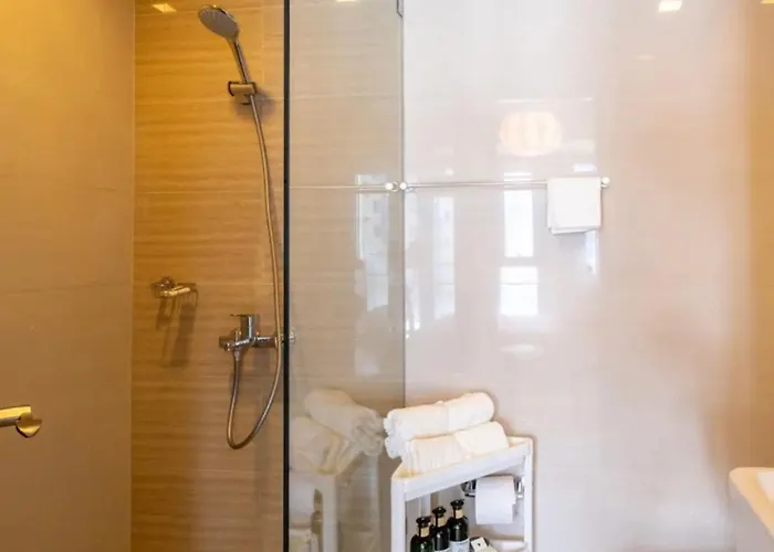Apartment Tranquil Manor At Uptown Bgc *